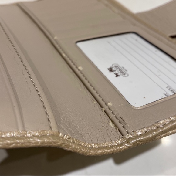 Coach Turnlock Leather Wallet - Picture 4 of 8